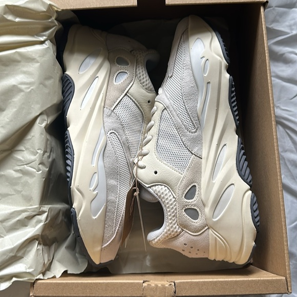 NWT Yeezy Boost 700 by Adidas - Picture 1 of 4
